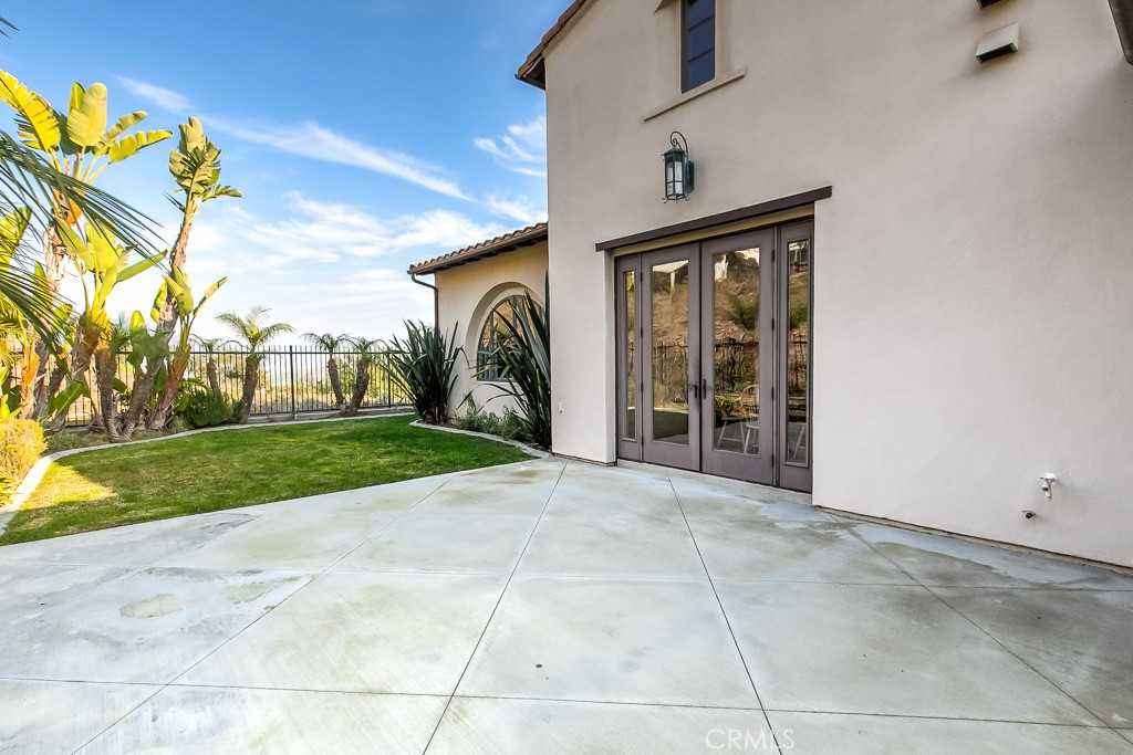 501 Luminous Irvine, CA 92603 - Photo 22 of 53 a front view of a house with garden