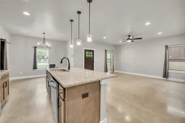 $284,999 | 246 Western Avenue, Bertram, TX 78605