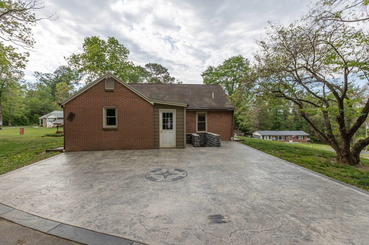 547 Grindstone Road Bridgewater, VA 22812 - Photo 44 of 57 a front view of house with yard and green space