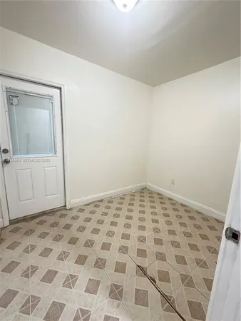 $1,750 | 2021 Bay Drive, Unit 3, Miami Beach, FL 33141