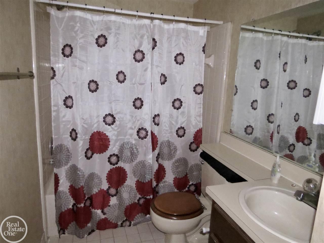 29832 Utica Road Roseville, MI 48066 - Photo 12 of 18