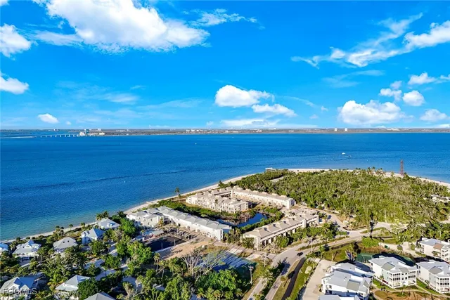 $720,000 | 200 Periwinkle Way, Unit 214, Sanibel, FL 33957