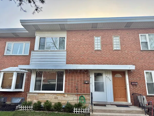 $2,300 | 4926 Crain Street, Unit C, Skokie, IL 60077