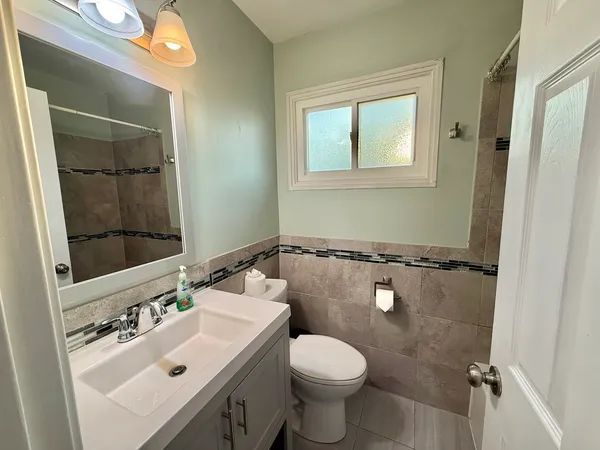 $2,300 | 4926 Crain Street, Unit C, Skokie, IL 60077