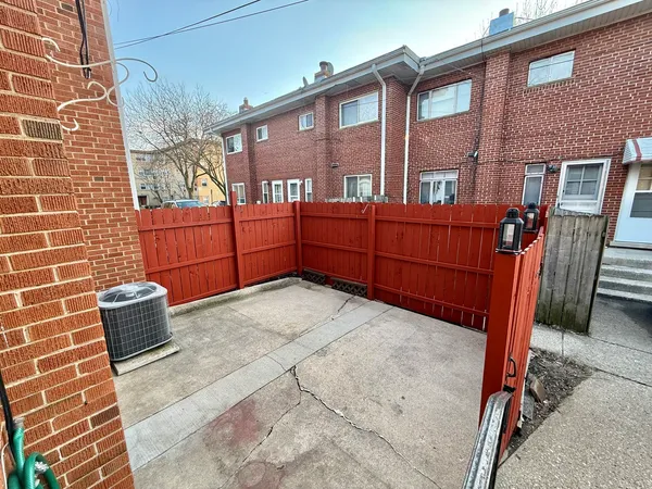 $2,300 | 4926 Crain Street, Unit C, Skokie, IL 60077