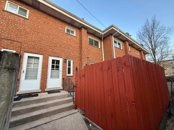 $2,300 | 4926 Crain Street, Unit C, Skokie, IL 60077