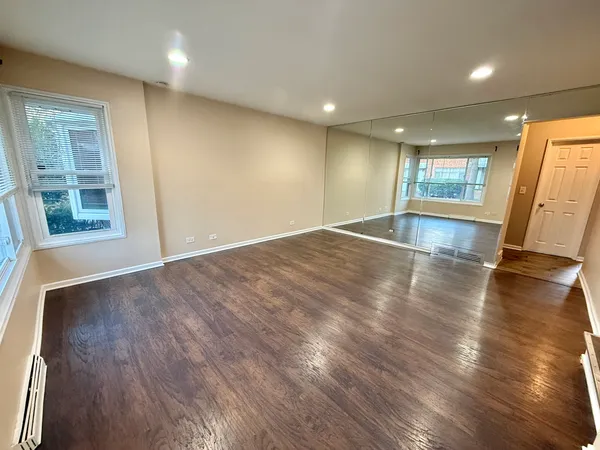 $2,300 | 4926 Crain Street, Unit C, Skokie, IL 60077