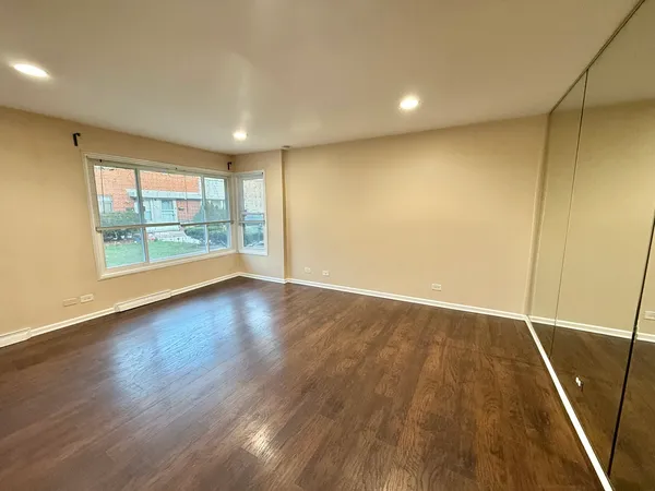 $2,300 | 4926 Crain Street, Unit C, Skokie, IL 60077