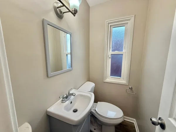 $2,300 | 4926 Crain Street, Unit C, Skokie, IL 60077