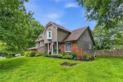 $674,900 | 2229 West 121st Street, Leawood, KS 66209