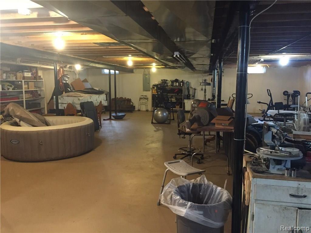21325 24 Mile Road Macomb, MI 48042 - Photo 25 of 38 Huge basement 36x54