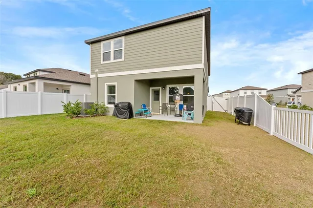a view of a house with backyard and porch