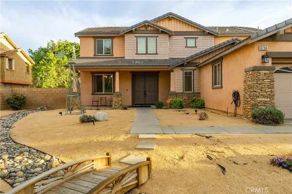 a view of a house with a yard and plants