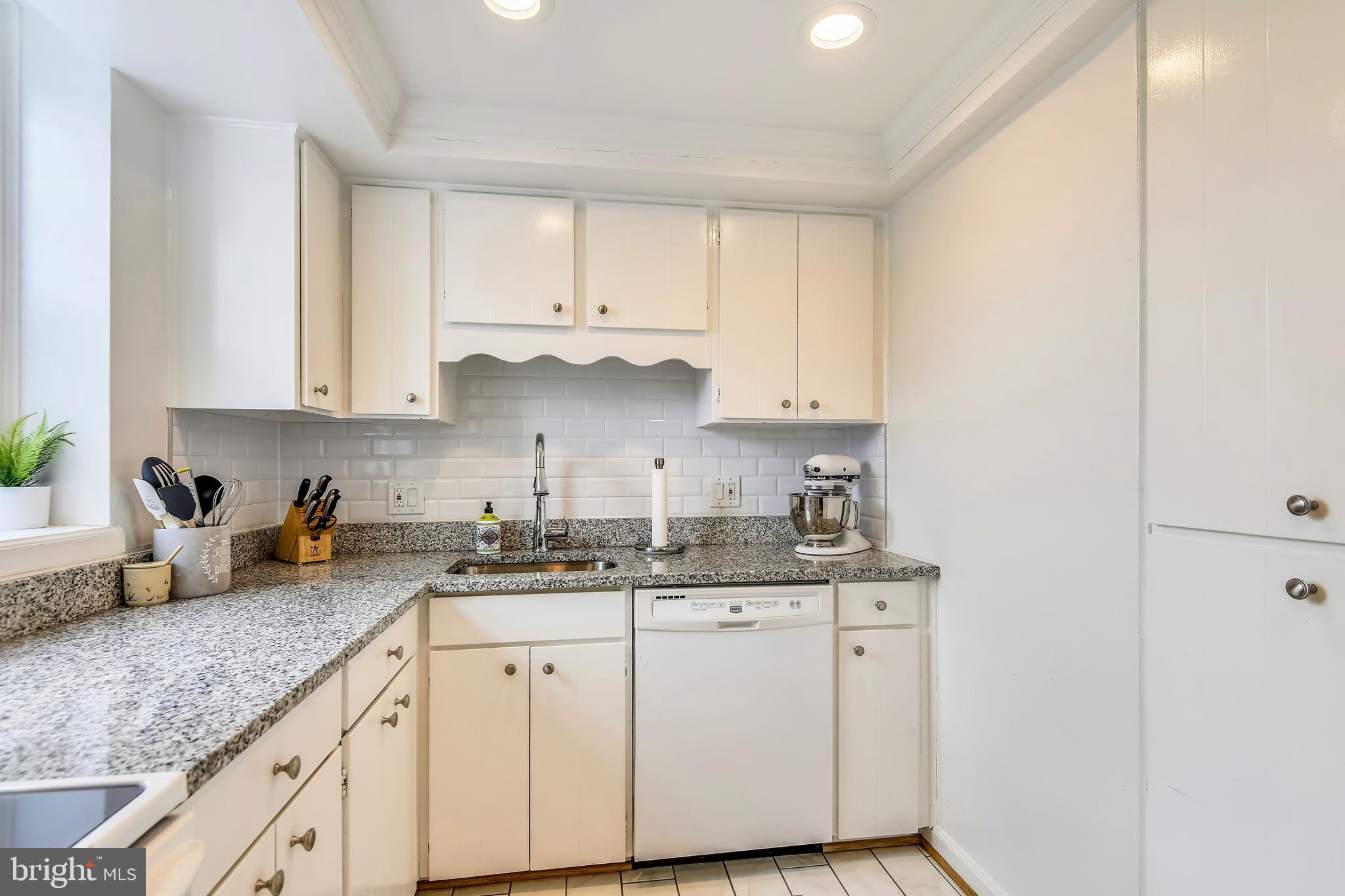 4900 29th Road South, Unit C1 Arlington, VA 22206 - Photo 11 of 41 Recessed lighting