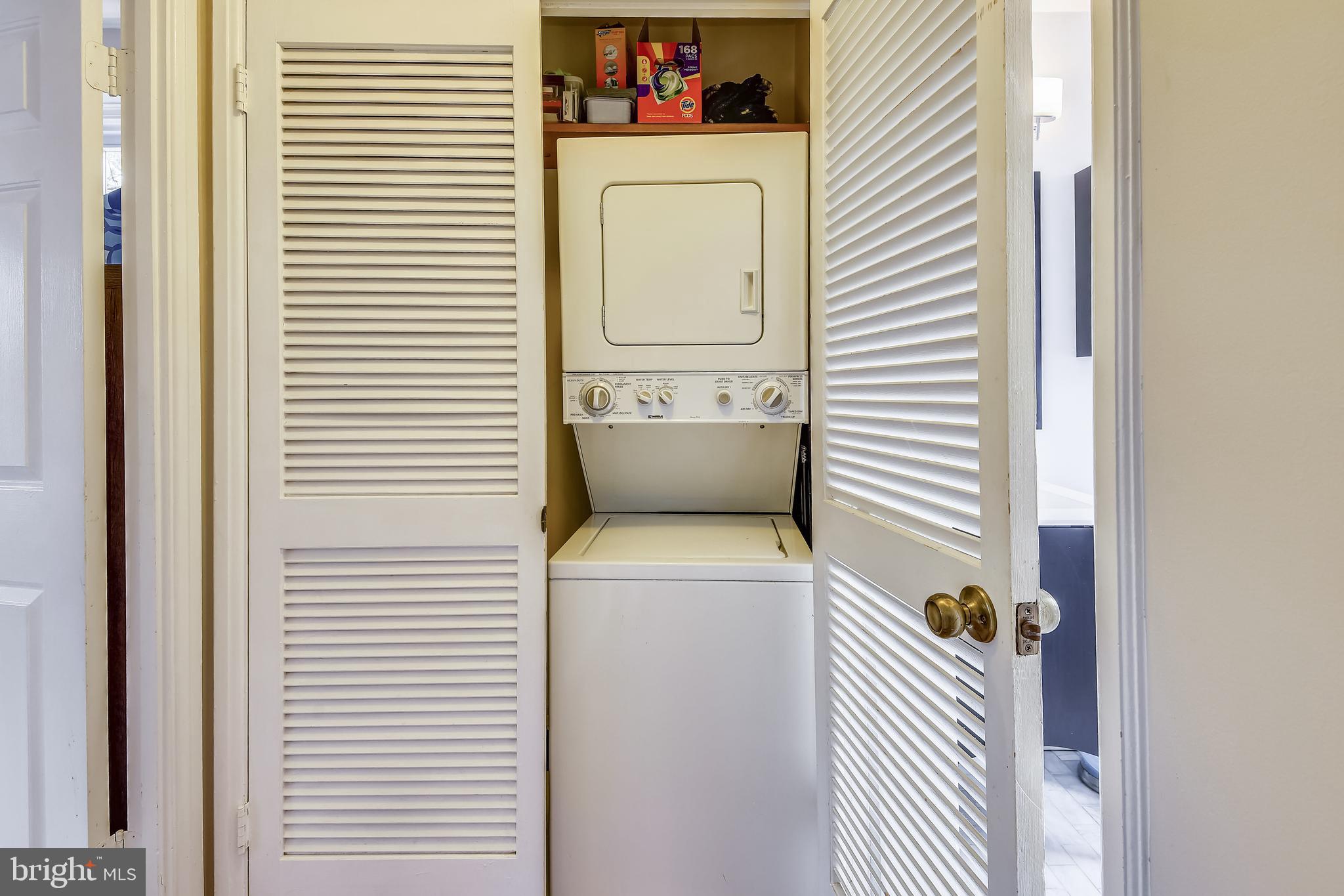 4900 29th Road South, Unit C1 Arlington, VA 22206 - Photo 15 of 41 Hall closet with washer & dryer