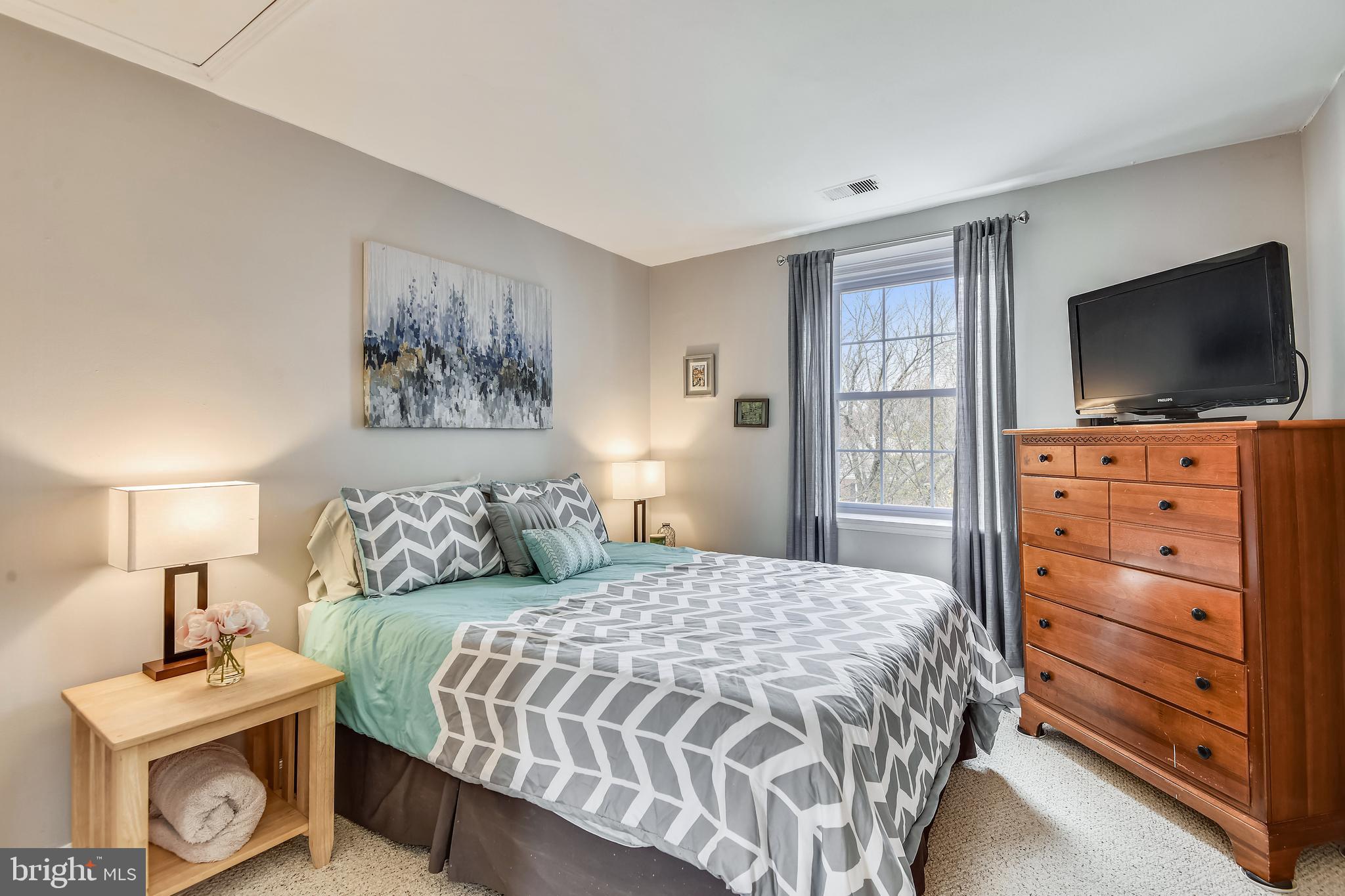 4900 29th Road South, Unit C1 Arlington, VA 22206 - Photo 17 of 41 Bright & spacious bedroom