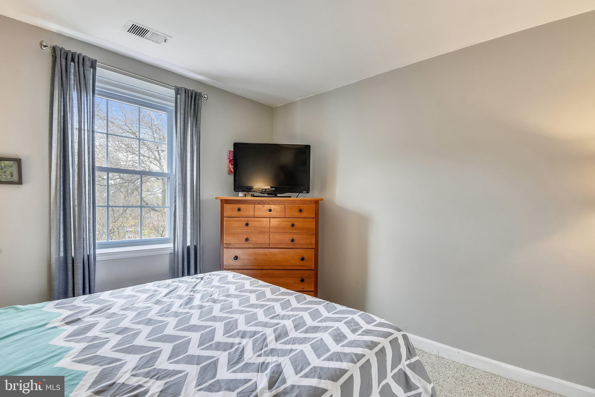 4900 29th Road South, Unit C1 Arlington, VA 22206 - Photo 18 of 41 Easily fits a king bed