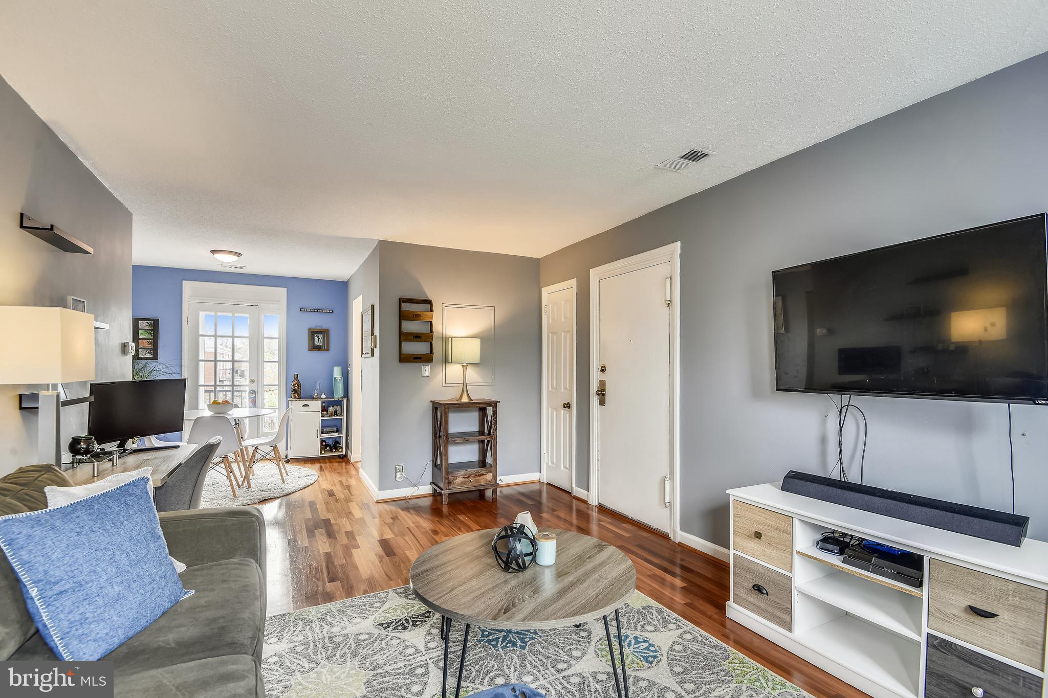 4900 29th Road South, Unit C1 Arlington, VA 22206 - Photo 5 of 41 Gleaming hardwood floors