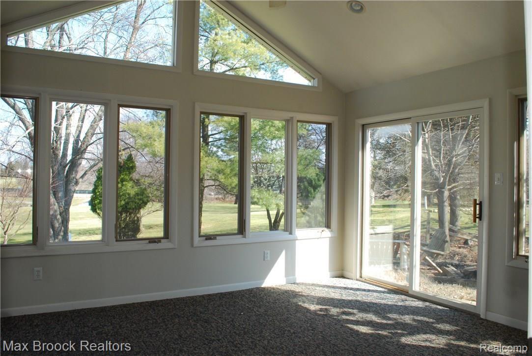 1338 Chestnut Circle Rochester, MI 48309 - Photo 19 of 69 Beautiful Sunroom