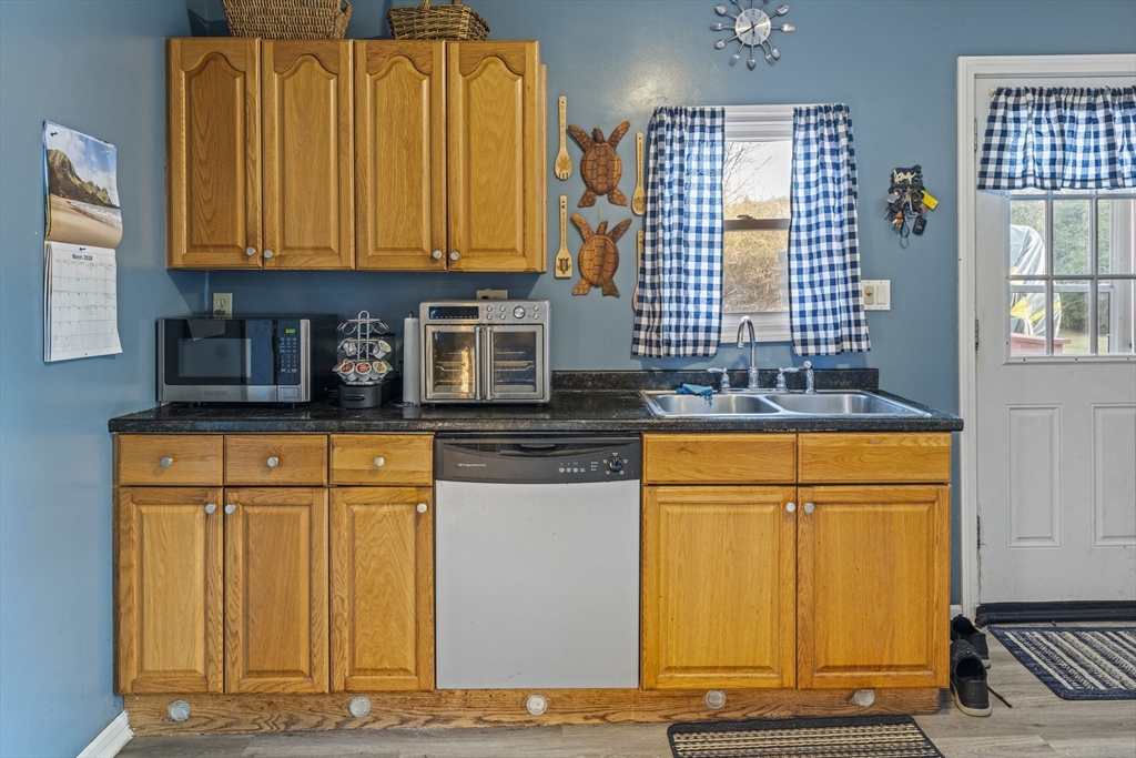 19 Chapel Street Warren, MA 01092 - Photo 8 of 38