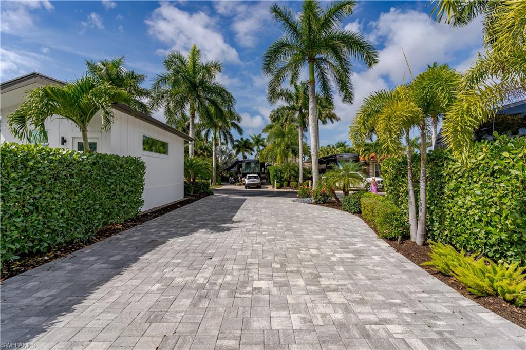 13550 Snapper Lane Naples, FL 34114 - Photo 16 of 35