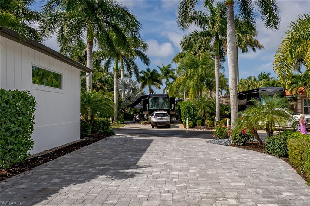 13550 Snapper Lane Naples, FL 34114 - Photo 17 of 35