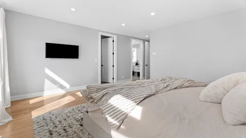 $900,000 | 5004 West Argyle Street, Chicago, IL 60630
