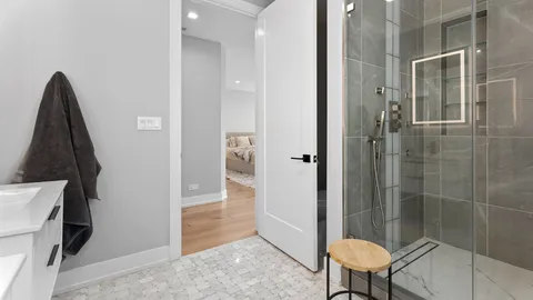 $900,000 | 5004 West Argyle Street, Chicago, IL 60630