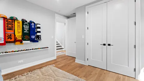 $900,000 | 5004 West Argyle Street, Chicago, IL 60630