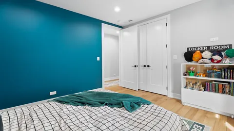 $900,000 | 5004 West Argyle Street, Chicago, IL 60630