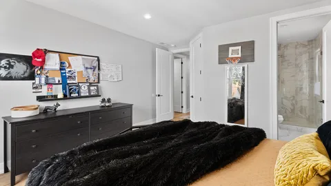 $900,000 | 5004 West Argyle Street, Chicago, IL 60630