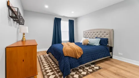 $900,000 | 5004 West Argyle Street, Chicago, IL 60630