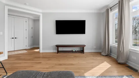 $900,000 | 5004 West Argyle Street, Chicago, IL 60630