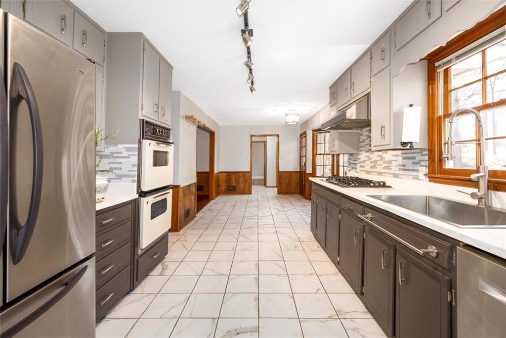 1594 Howell Highlands Smoke Rise, GA 30087 - Photo 13 of 55