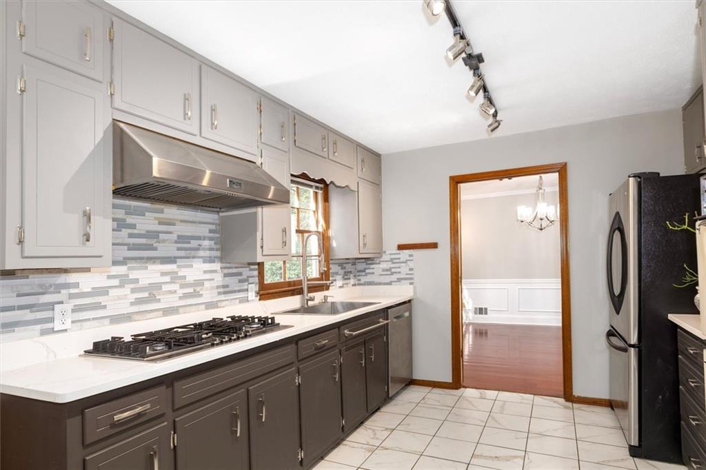 1594 Howell Highlands Smoke Rise, GA 30087 - Photo 14 of 55