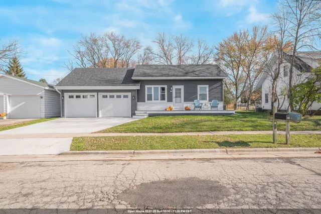 $399,900 | 303 South 1st Avenue, Winneconne, WI 54986