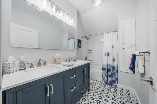 $389,900 | 303 South 1st Avenue, Winneconne, WI 54986