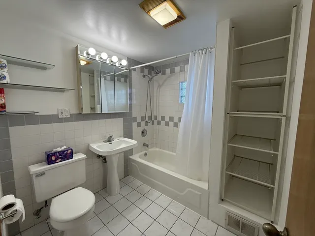 $2,800 | 4844 West Montrose Avenue, Chicago, IL 60630