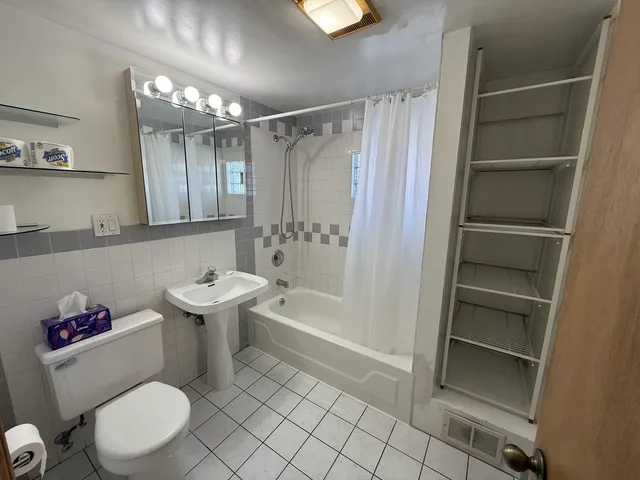 $2,800 | 4844 West Montrose Avenue, Chicago, IL 60630