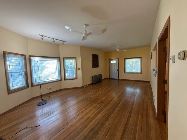 $2,800 | 4844 West Montrose Avenue, Chicago, IL 60630