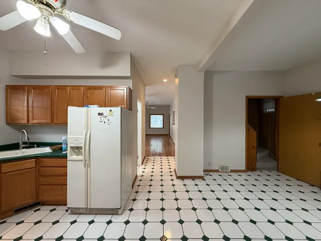 $2,800 | 4844 West Montrose Avenue, Chicago, IL 60630