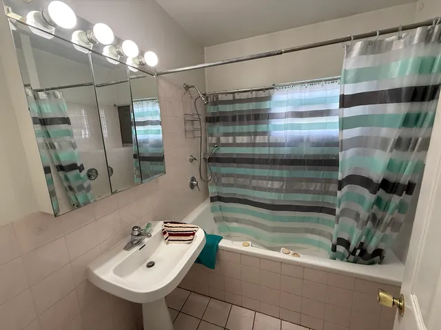 $2,800 | 4844 West Montrose Avenue, Chicago, IL 60630