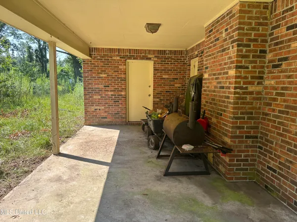 $75,900 | 273 White Oak Drive, Raleigh, MS 39153
