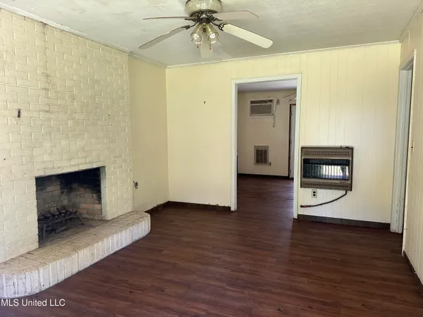 $75,900 | 273 White Oak Drive, Raleigh, MS 39153