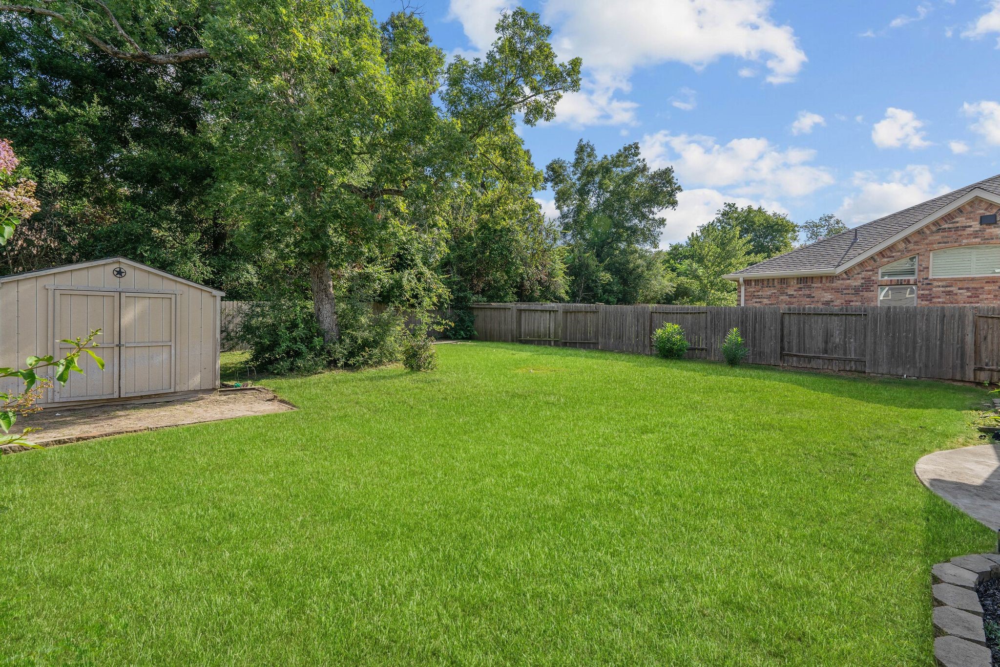 3544 Woods Estates Drive Conroe, TX 77304 - Photo 38 of 46 a view of a backyard with a garden and trees