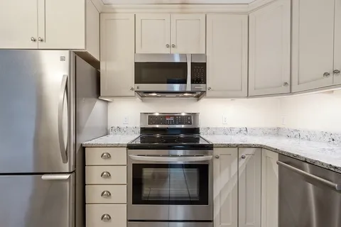 $259,900 | 5 Colonial Drive, Unit 2, Andover, MA 01810