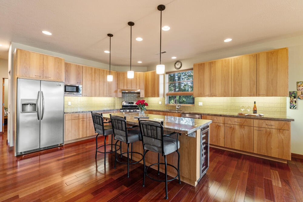 11421 Kestrel Road Klamath Falls, OR 97601 - Photo 29 of 55 Kitchen