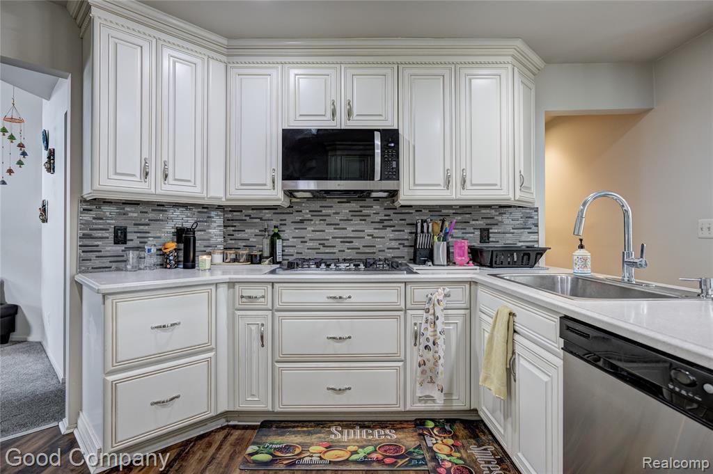 6255 Celeste Road West Bloomfield, MI 48322 - Photo 19 of 50