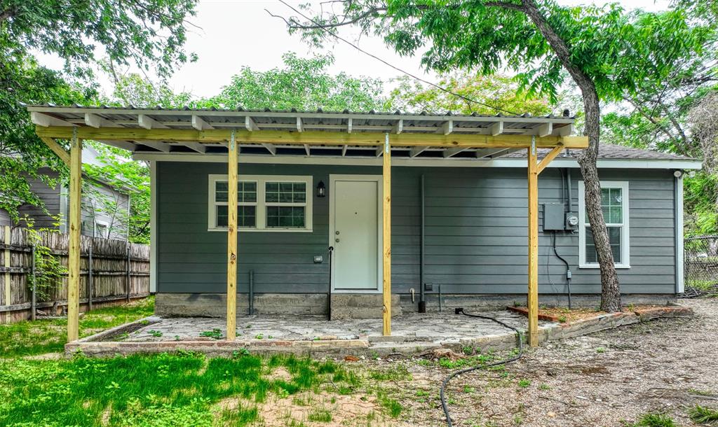 1545 Reuter Avenue Waco, TX 76708 - Photo 27 of 31 Back patio view
