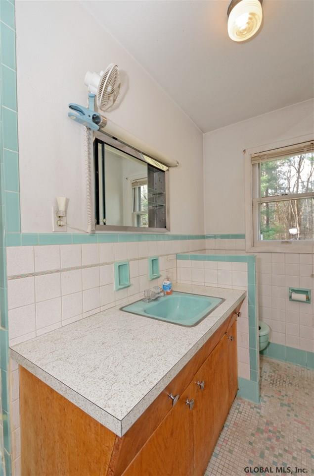 835 Warner Road Niskayuna, NY 12309 - Photo 16 of 25 Photo 16